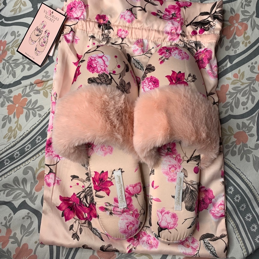 Victoria secret slippers with bag